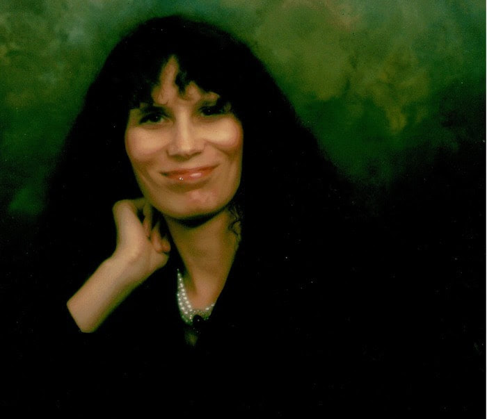 Headshot for author Tarah Scott.