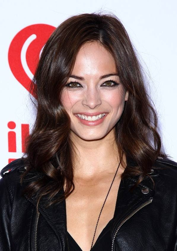 Kristin Kreuk's Big Curls With Side Part Hairstyle 