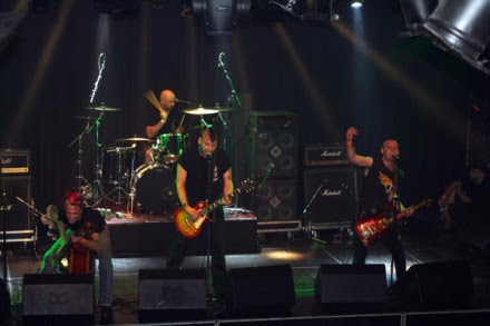 http://s2.directupload.net/images/user/080823/2yp6gliu.jpg