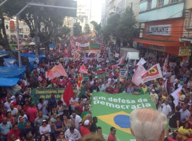 Caminhada nesta terça convoca população para greve geral no dia 30