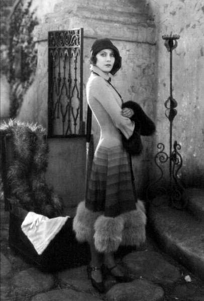 10 12 Mon 第22回サイレント映画の夜 テーマ 女優と恋の障害 イバニエスの激流 1926年 モンタ ベル監督 グレタ ガルボ主演 東京行進曲 1929年 溝口健二監督 夏川静江 小杉勇 空の桃太郎 1931年 村田安司監督 茶会記クリフサイド
