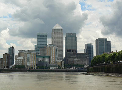 canary Wharf vu de la Tamise.jpg