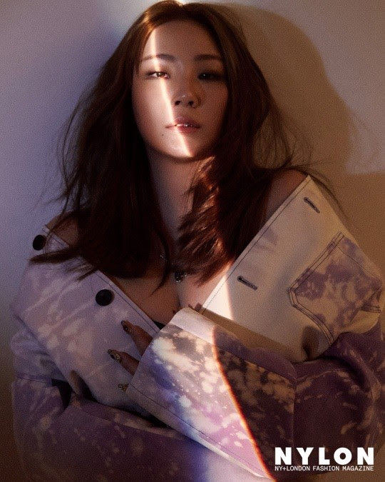 韩国女歌手cl最新杂志封面写真曝光