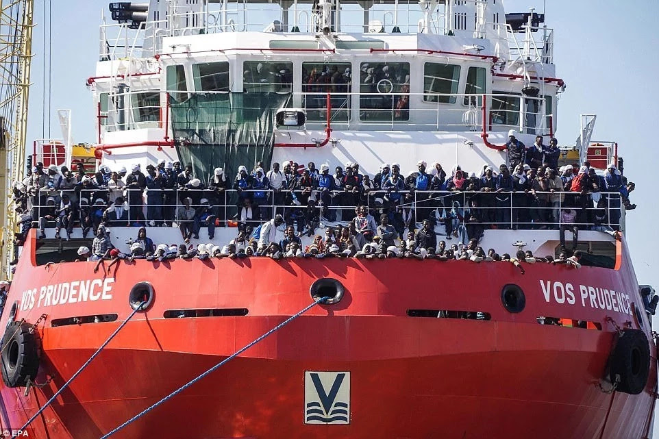 1,500 African migrants rescued at sea finally arrive in Italy