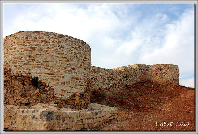 Muralla restaurada de Tedeja