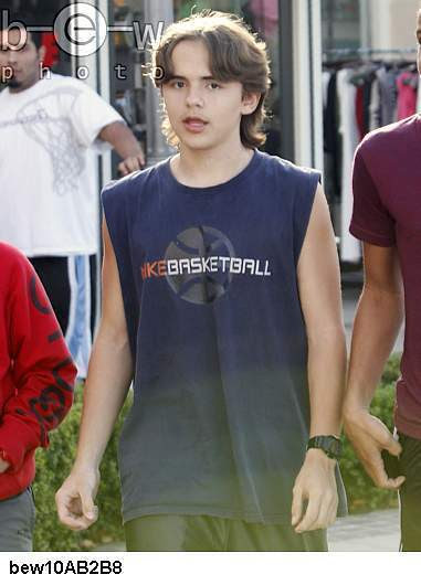 prince goes shopping - prince-michael-jackson photo