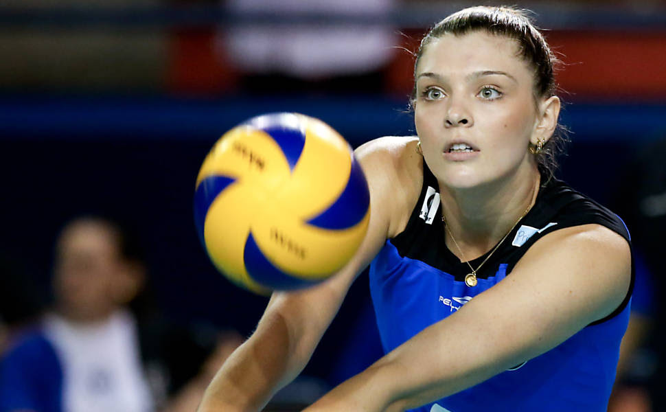 Cacula Do Volei Rosamaria Sonha Com 1Âº Titulo Com Selecao Feminina 25 07 2015 Esporte Folha De S Paulo