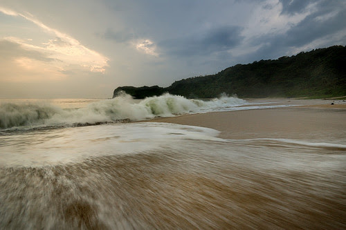 Can the waves be more awesome than this?