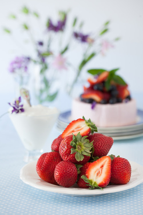 Yogurt Strawbbery Cake 2