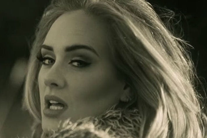 Adele dÃ©voile "Hello", un clip signÃ© Xavier Dolan - Journal des ...