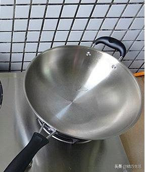 不锈钢锅烧焦发黄很难清洗 教你几招 立马干干净