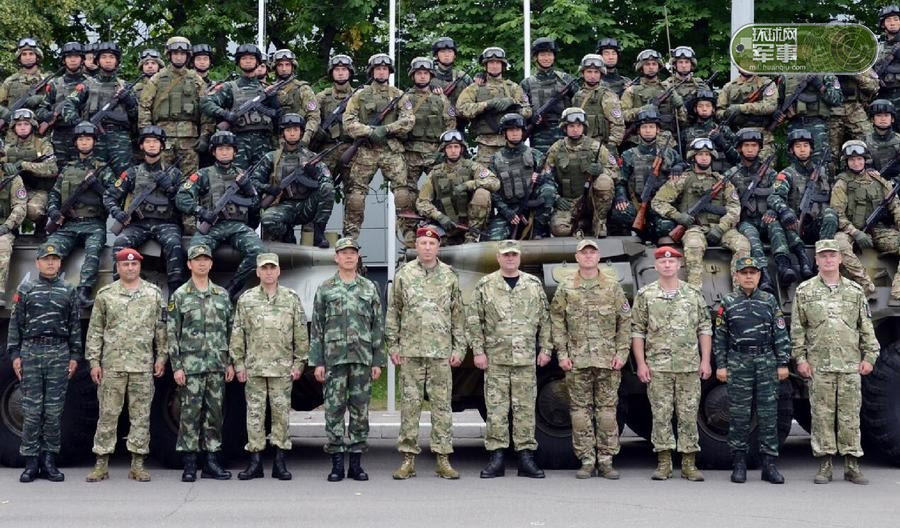 ä¸­å½æ­¦è£è­¦å¯ ãã©ã«ã¼ã·å½åè»ã¨ååæ¼