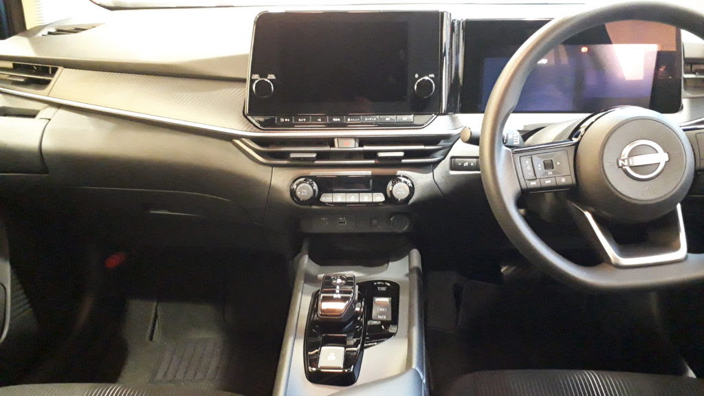 敢えての安っぽい仕上げ 新型ノートe Powerの内装を触ってみて試乗インプレ Car And Drive 自動車バイクアウトドア 関連ブログ