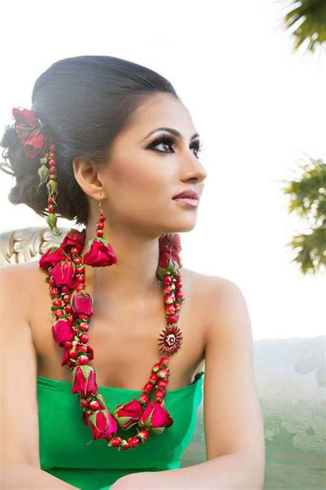 Be it any occasion, these stones enhance your beauty . Embrace Flower Jewellery For The Classic Look At Your Wedding