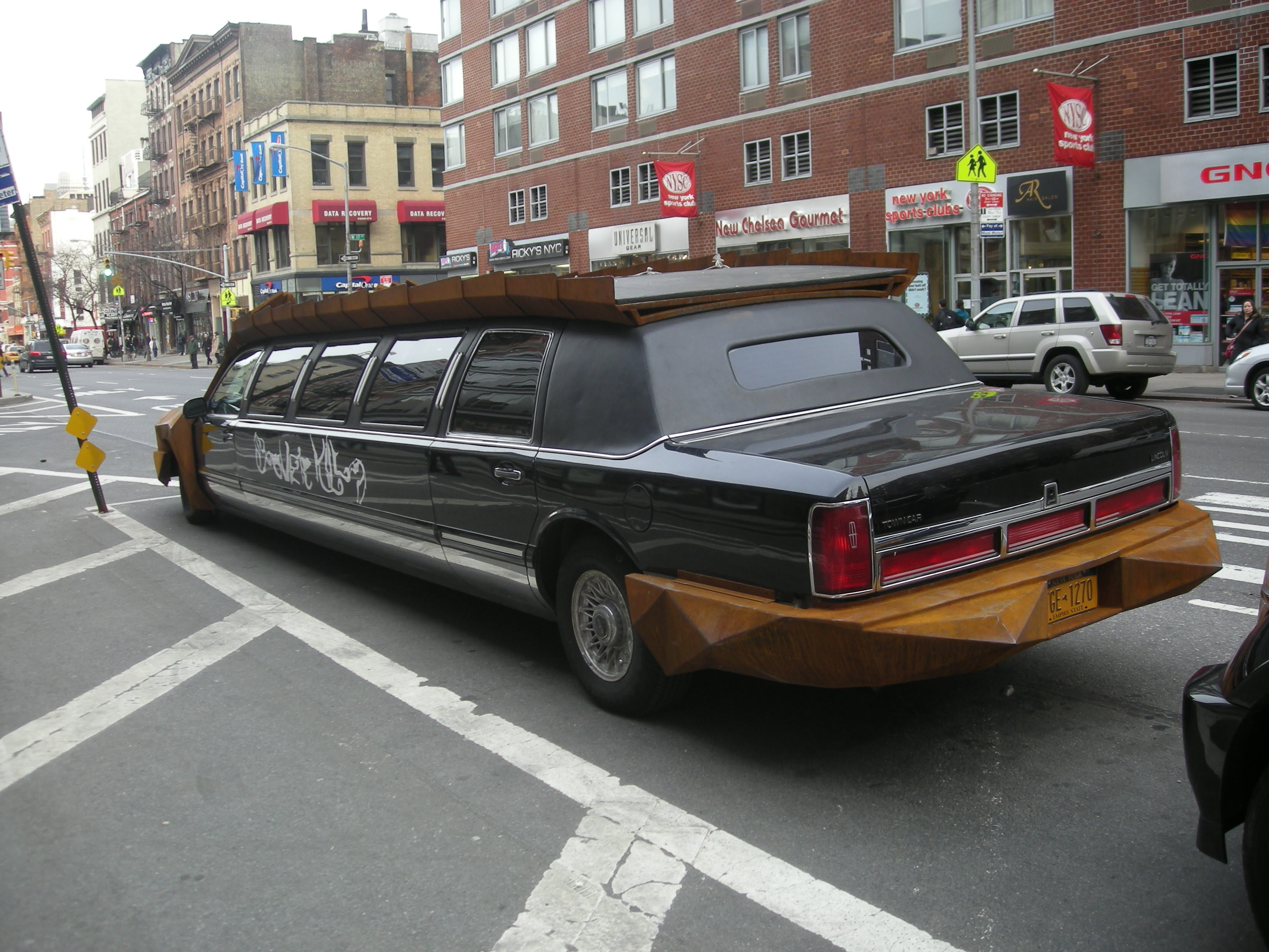 It&#39;s obviously an old Lincoln