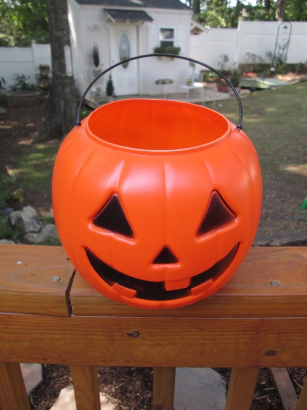 Making Faux Stone Plastic Pumpkins | ThriftyFun