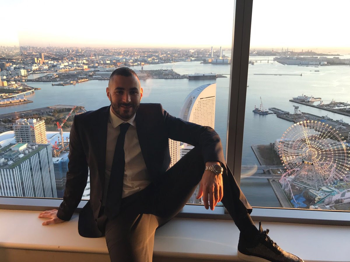 サッカー レアル マドリード ベンゼマが横浜との 2トップ 写真投稿 インターコンチ 観覧車をバックにレアルの9番ニッコリ フットボールまとめ