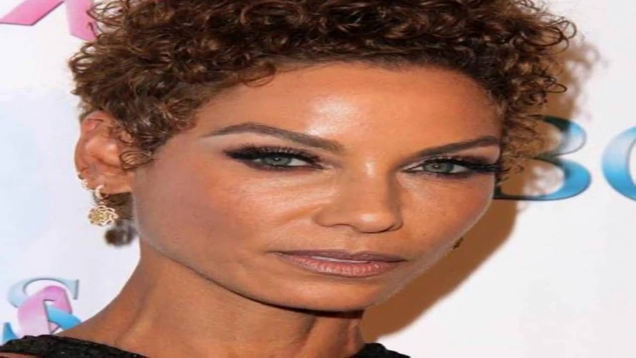 شعر مجعد قصير , تسريحات الشعر المجعد بالصور - نايس