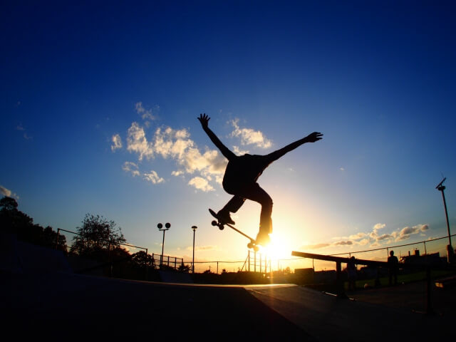 スケボーのデッキを選ぶならかっこいいアイテムを多数揃えている R F Skate 上手に選んで激安でカスタマイズ デザインも選ぶポイントの一つ スケボーのデッキのことなら