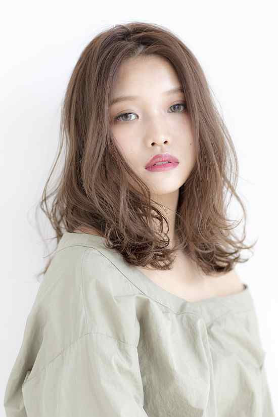 前髪の長いパーマのカジュアルロングスタイル Zaccがおすすめする人気のヘアカタログ