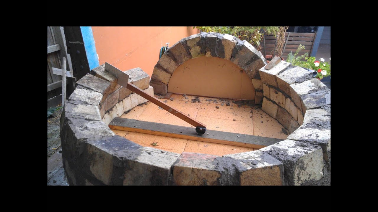 How to build a wood fired pizza/bread oven - YouTube