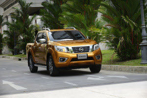 NISSAN_NP300navara_11