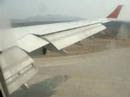 Video Yuzhno International Airport, Sakhalin, Landing in a Llyushin 96 plane