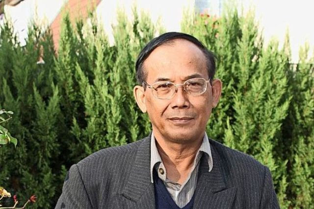 Victime des Khmers rouges, Ka Sunbaunat a néanmoins choisi de rester au Cambodge et d’étudier la médecine. Aujourd’hui, il est considéré comme le père de la psychiatrie cambodgienne.