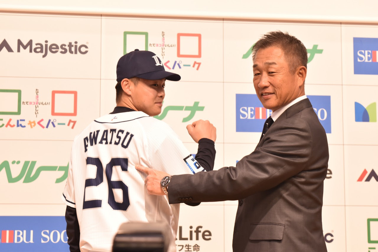 西武ライオンズ新入団選手発表会 粟津投手の背番号は ２６ 球界の代表投手となる 東日大 いわ短スポーツニュース