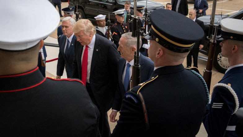 Hội đồng An ninh quốc gia Mỹ 'loạn cào cào' với Trump