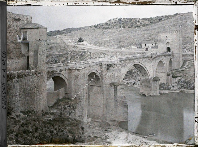 Puente de San Martín entre el 15 y el 17 de junio de 1914. Autocromo de Auguste Léon. © Musée Albert-Kahn - Département des Hauts-de-Seine 