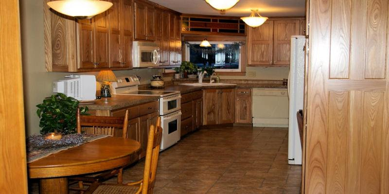 red elm tree pictures. Red Elm for Kitchen Cabinet