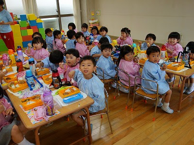初めての給食 トピックス 大阪府吹田市 玉川学園幼稚園