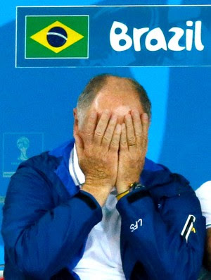 Felipão lamentando jogo Brasil x Alemanha