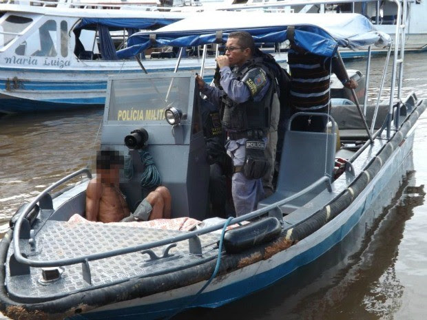 O caseiro foi levado para o 1º Distrito de Polícia Integrado de Manacapuru, onde passará pelos procedimentos legais (Foto: Aduto Silva/TV Amazonas)