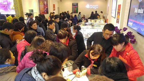 mua vàng, người dân, ôm vàng, đúc két, doanh nghiệp, cửa hàng, trúng đậm, hàng ngàn lượng, tấn vàng, Vía Thần tài