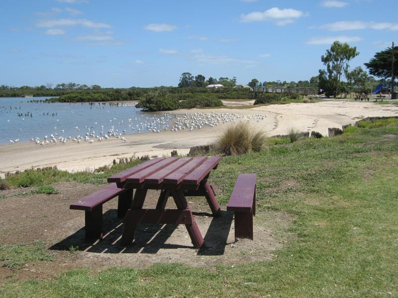 Tooradin photos - Travel Victoria: accommodation &amp; visitor 