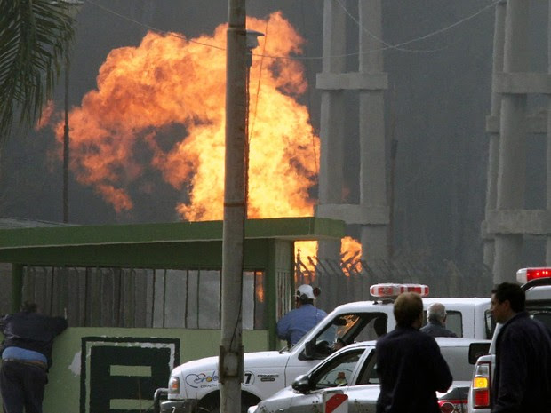 Uma explosão em um gasoduto de uma central elétrica de Córdoba, centro da Argentina, deixou nesta sexta-feira (1º) sete feridos com queimaduras graves (Foto: Agencia Cordoba/AFP)
