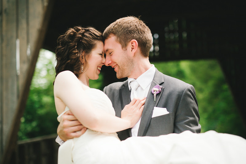 Preparations and pre-ceremony photography before April & Thomas's wedding at Williams Tree Farm in Rockton, IL. Wedding photographer – Ryan Davis Photography – Rockford, Illinois.