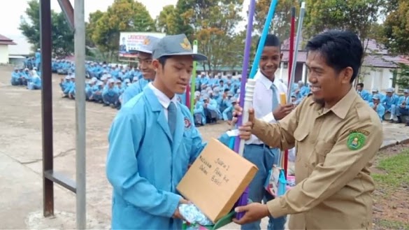 Profil Sekolah Smk N 1 Laguboti : SMK TOBOBON: SUKAN TAHUNAN SMK TOBOBON KALI KE 5 - Dalam mewujudkan profesionalisme guru, kepala sekolah, pengawas sekolah, dan tenaga kependidikan lainnya, kementerian pendidikan dan kebudayaan mengelola kebijakan mengenai penilaian kinerja pengawas sekolah, penilaian kinerja guru yang mendapat tugas tambahan sebagai.