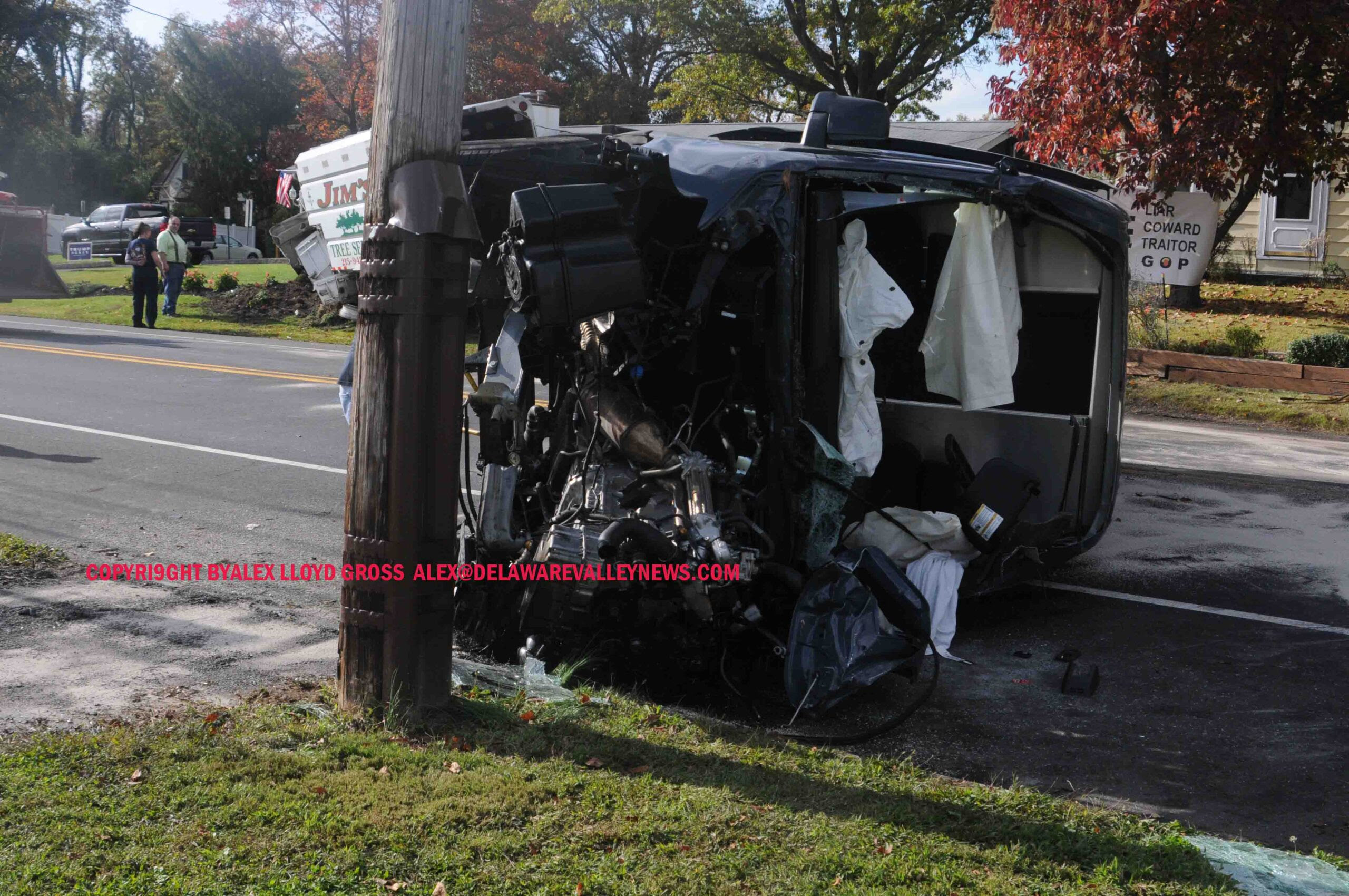 Amazon Delivery Truck Flips In Crash At Elementary School Delaware Valley News