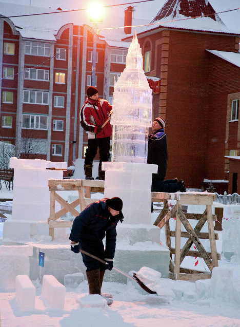 A finales de noviembre en la ciudad rusa de Salejard, en el círculo polar, tuvo lugar el X Festival Internacional de Esculturas de Hielo que contó con la participación de artistas de Rusia, Bielorrusia, la India, Canadá, Letonia, Lituania, Ucrania y República Checa.