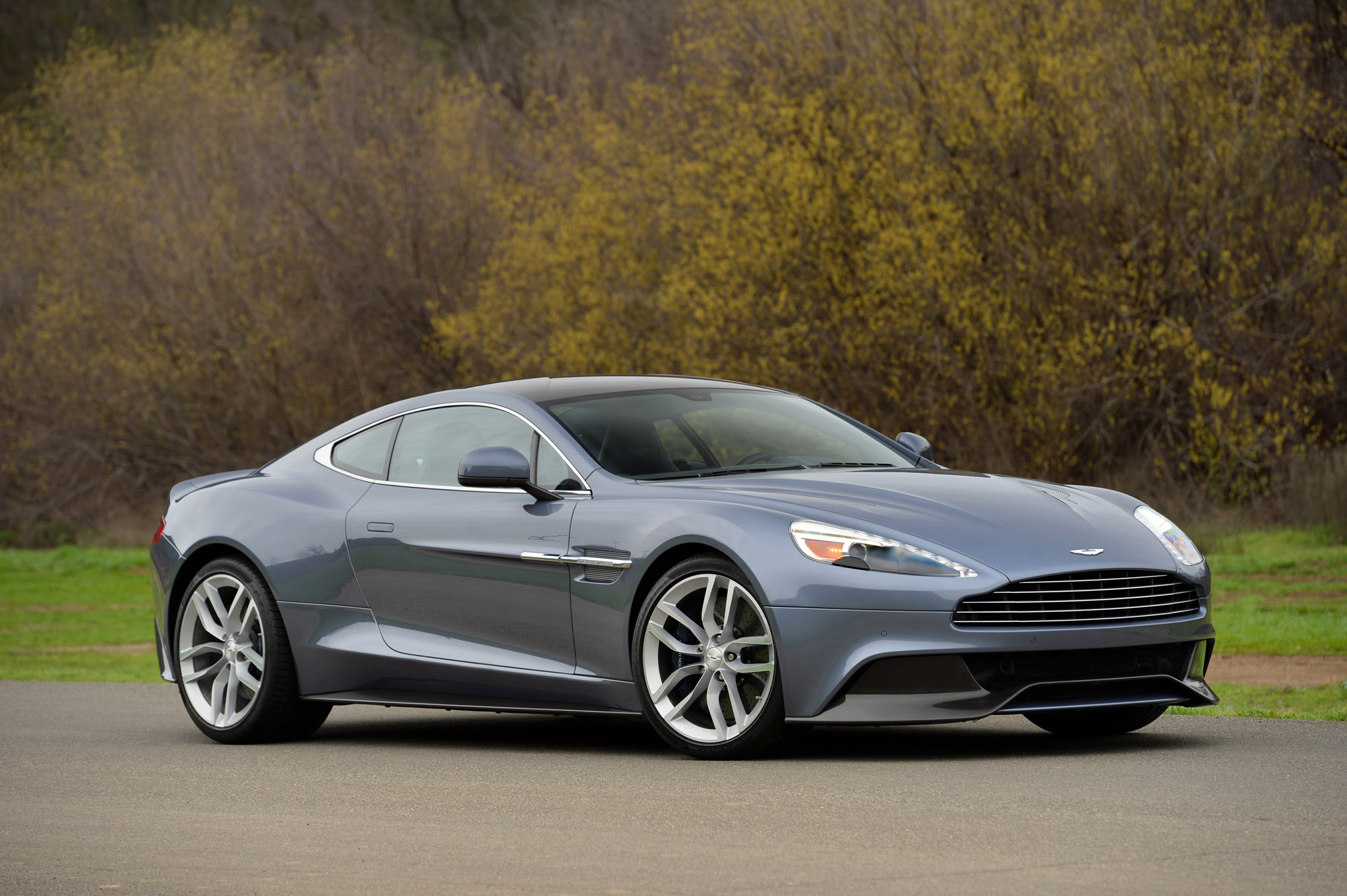 2016 Aston Martin Vanquish front three quarter