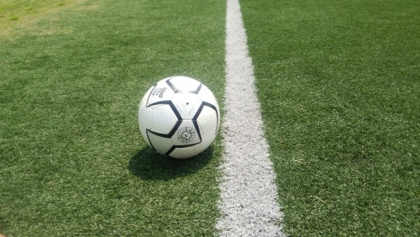 サッカースローインのルールで反則や飛ばす方法と筋肉の鍛え方は Good Ball