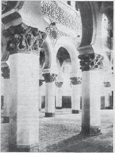 Sinagoga de Santa María la Blanca hacia 1930. Fotografía de Pedro Román Martínez para revista Mundo Gráfico