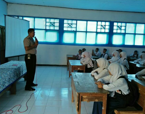 Blusukan Ke Sekolah Polres Probolinggo Berikan Penyuluhan Bahaya Narkoba