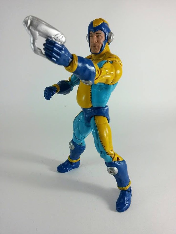 再現度高し 悪名高い海外パッケージの ロックマン がタイでフィギュア化 インサイド