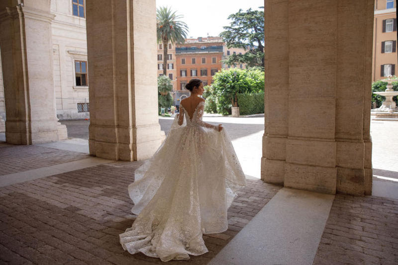 فساتين زفاف للعروسه الطويله بطله