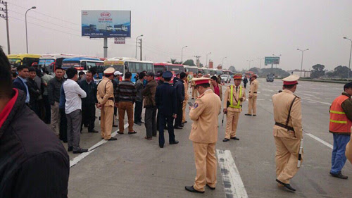 Hơn 100 xe khách nối dài trên cao tốc phản đối chuyển bến - 2