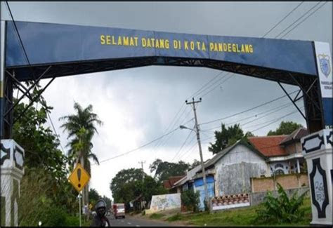 pintu masuk kota pandeglang kacengeng
